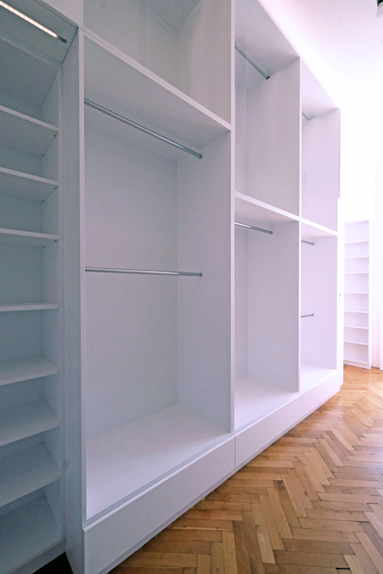 Adaptierung und Umgestaltung Mietwohnung S, Wien 19, Ankleidezimmer, Schrankmöbel, offener Bereich